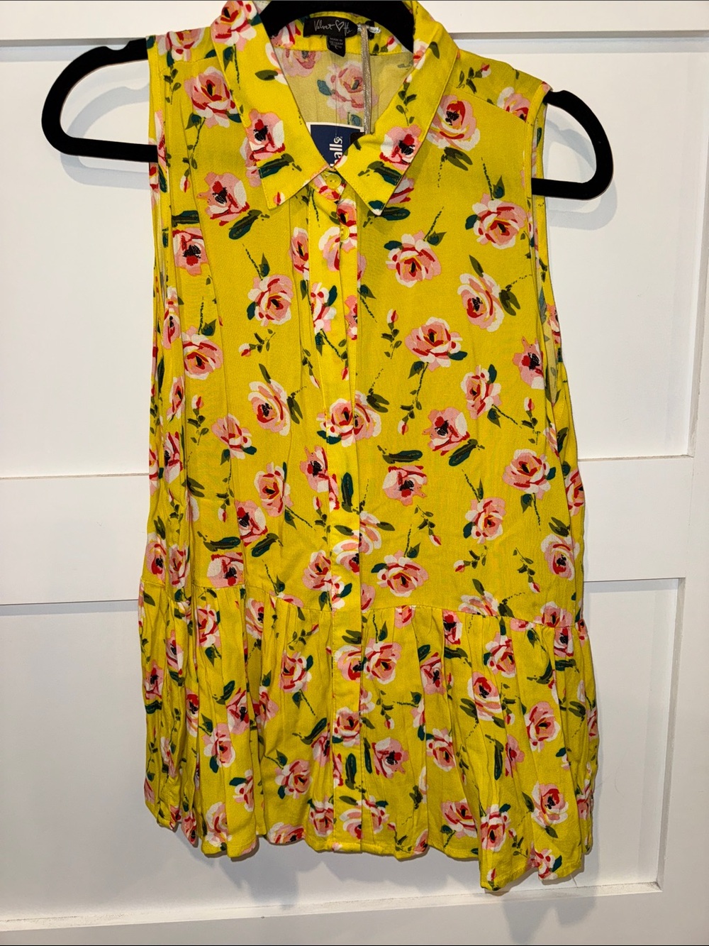 VelvetHeart Yellow Floral Sleeveless Peplum Button-Front Blouse